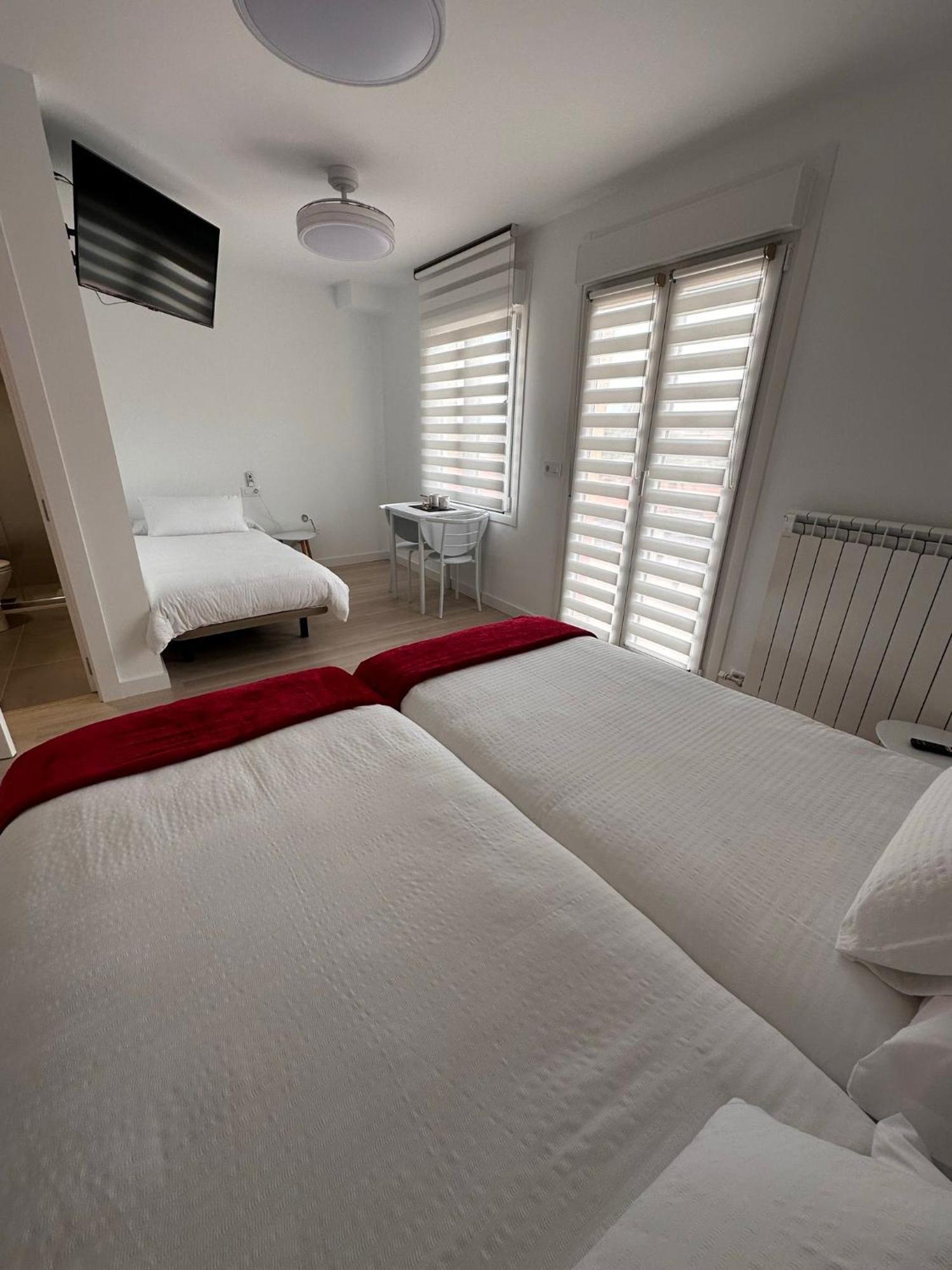 Hostal A La Sombra Del Laurel Наваррете Экстерьер фото