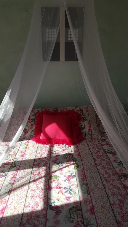 Hostal A La Sombra Del Laurel Наваррете Экстерьер фото